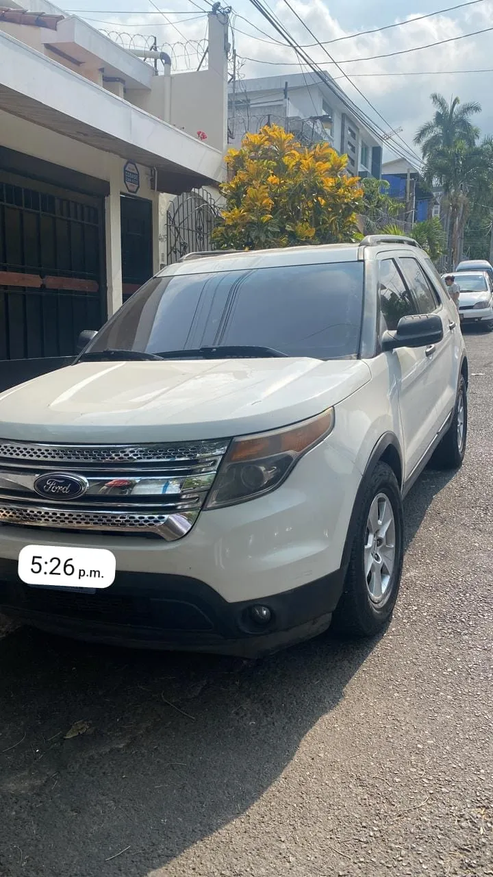 Ford Explorer 4x4 vista trasera
